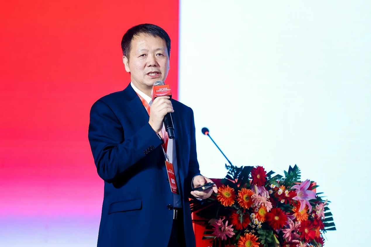 高校毕业生就业协会校企合作委员会理事长徐守峰发表主题演讲