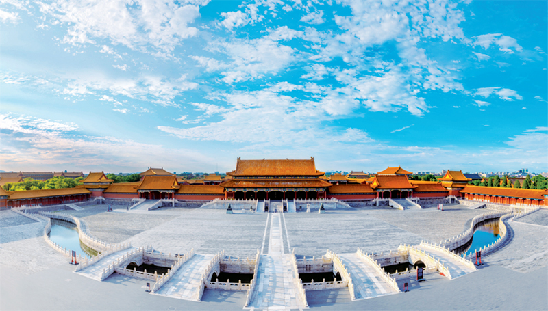 紫禁城是世界上现存规模最大、保存最完整的古代木结构建筑群,也是中国古代宫城礼仪制度的集大成者。图为紫禁城太和门。 故宫博物院供图